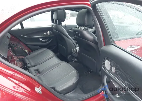 2018 Mercedes-Benz E 300 4Matic z USA, uszkodzony, nr VIN WDDZF4KBXJA358722